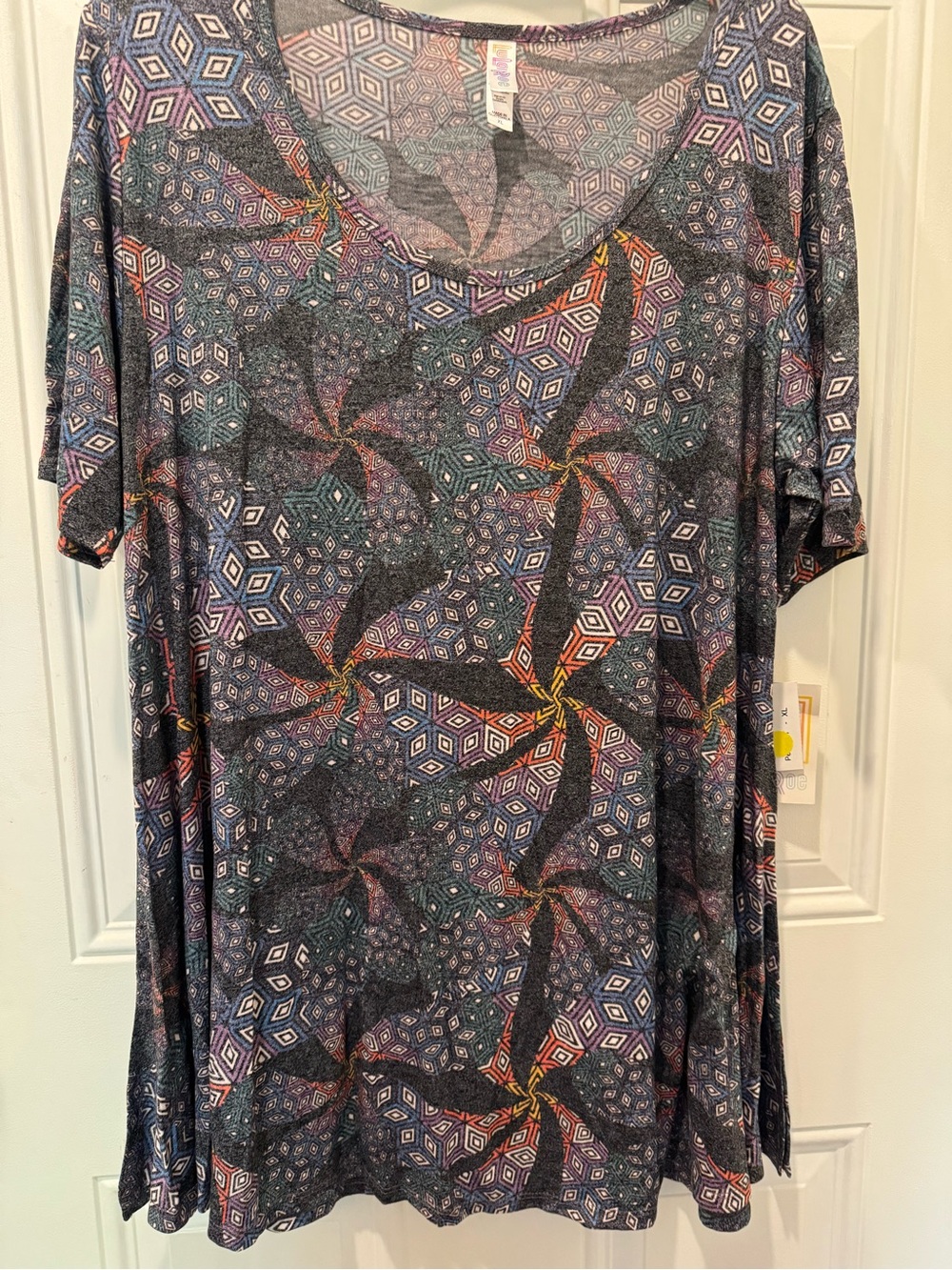 NWT LulaRoe Perfect T Multicolor Geometric top size XL